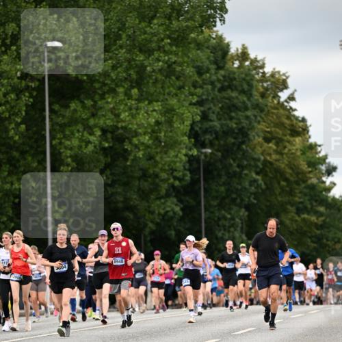 29.06.2025 - hella hamburg halbmarathon Dr. Thomas Lammeyer http://msf.ph/oto/8431766 29.06.2025 10:52:23 Kennedybrücke 1045, 1246, 1430, 1434, 1639, 1645, 2148, 2163, 2195, 2407, 2418, 2627, 2882, 2994, 3468, 3504, 3933, 4037, 4588, 4974, 5886, 6255, 6256, 6879, 7412, 7970, 8310, 8948, 9018, 9356, 9696, 10075, 10777, 10991, 11351 meine-sportfotos.de