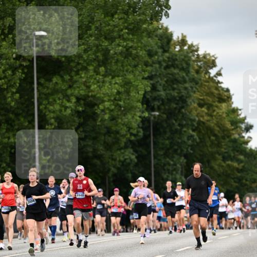 29.06.2025 - hella hamburg halbmarathon Dr. Thomas Lammeyer http://msf.ph/oto/8431784 29.06.2025 10:52:24 Kennedybrücke 1045, 1246, 1434, 1639, 1645, 2148, 2163, 2195, 2407, 2418, 2627, 2882, 2994, 3468, 3504, 3933, 4037, 4588, 4856, 4974, 5886, 6255, 6256, 6879, 7412, 7970, 8310, 8948, 9018, 9356, 9696, 10075, 10777, 10991, 11351 meine-sportfotos.de