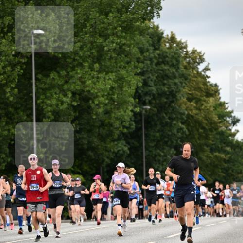29.06.2025 - hella hamburg halbmarathon Dr. Thomas Lammeyer http://msf.ph/oto/8431852 29.06.2025 10:52:26 Kennedybrücke 1045, 1246, 1434, 1639, 1645, 2148, 2163, 2195, 2407, 2418, 2627, 2704, 2882, 2994, 3468, 3504, 3933, 4037, 4588, 4856, 4974, 5886, 6255, 6256, 6879, 7412, 7970, 8310, 8948, 9018, 9356, 9696, 10075, 10777, 10991, 11351 meine-sportfotos.de