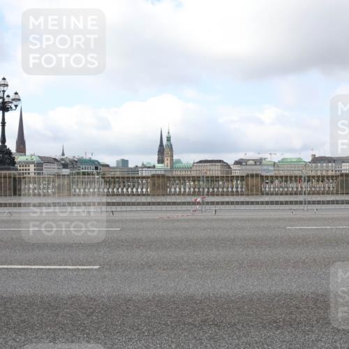 29.06.2025 - hella hamburg halbmarathon Lena Gebhardt http://msf.ph/oto/8431949 29.06.2025 09:00:50 Lombardsbrücke  meine-sportfotos.de