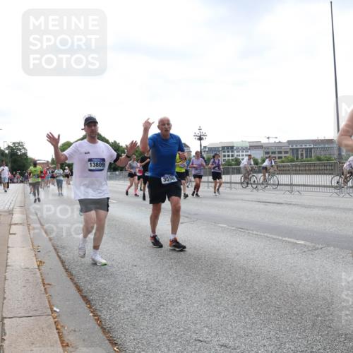 29.06.2025 - hella hamburg halbmarathon Lena Gebhardt http://msf.ph/oto/8431959 29.06.2025 10:44:18 Lombardsbrücke 13809, 3596, 3065, 1026, 1095, 1306, 1345, 1459, 1519, 1802, 1804, 2073, 2186, 2343, 2610, 2692, 3065, 3288, 3506, 3596, 4496, 4627, 4636, 4898, 5001, 5127, 5293, 5647, 5649, 5730, 5731, 5890, 5902, 5905, 6002, 6895, 7216, 7326, 7610, 7818, 7842, 8272, 8591, 8763, 8870, 8957, 9073, 9510, 9536, 9879, 10006, 10223, 10303, 10304, 10416, 11825, 11955, 12322, 12409, 12803, 12995, 13262, 13288, 13330, 13390, 13906, 14091, 14123, 14350, 14654, 14971 meine-sportfotos.de