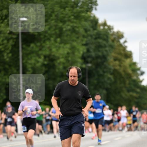 29.06.2025 - hella hamburg halbmarathon Dr. Thomas Lammeyer http://msf.ph/oto/8432013 29.06.2025 10:52:30 Kennedybrücke 1045, 1246, 1434, 1639, 1645, 2148, 2195, 2418, 2627, 2704, 2882, 2994, 3049, 3468, 3504, 3933, 4037, 4588, 4856, 4974, 5886, 5952, 6879, 7412, 7427, 7970, 8077, 8310, 8948, 9018, 9696, 9787, 10075, 10991, 11351 meine-sportfotos.de