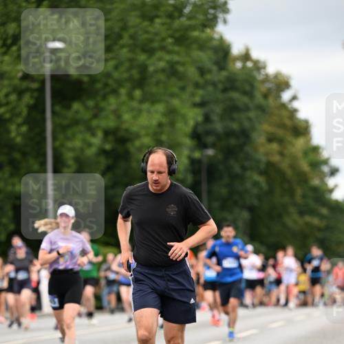 29.06.2025 - hella hamburg halbmarathon Dr. Thomas Lammeyer http://msf.ph/oto/8432020 29.06.2025 10:52:30 Kennedybrücke 1045, 1246, 1434, 1639, 1645, 2148, 2195, 2418, 2627, 2704, 2882, 2994, 3049, 3468, 3504, 3933, 4037, 4588, 4856, 4974, 5886, 5952, 6879, 7412, 7427, 7970, 8077, 8310, 8948, 9018, 9696, 9787, 10075, 10991, 11351 meine-sportfotos.de