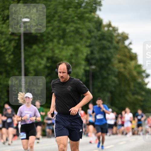 29.06.2025 - hella hamburg halbmarathon Dr. Thomas Lammeyer http://msf.ph/oto/8432024 29.06.2025 10:52:31 Kennedybrücke 1045, 1246, 1434, 1639, 1645, 2148, 2195, 2418, 2627, 2704, 2994, 3049, 3468, 3504, 3933, 4037, 4588, 4856, 4974, 5886, 5952, 6879, 6950, 7412, 7427, 7970, 8077, 8310, 8948, 9018, 9696, 9787, 10075, 10991, 11351 meine-sportfotos.de