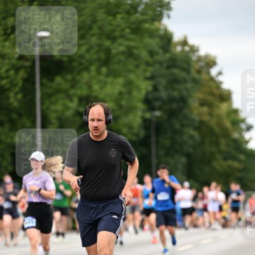 29.06.2025 - hella hamburg halbmarathon Dr. Thomas Lammeyer http://msf.ph/oto/8432035 29.06.2025 10:52:31 Kennedybrücke 1045, 1246, 1434, 1639, 1645, 2148, 2195, 2418, 2627, 2704, 2994, 3049, 3468, 3504, 3933, 4037, 4588, 4856, 4974, 5886, 5952, 6879, 6950, 7412, 7427, 7970, 8077, 8310, 8948, 9018, 9696, 9787, 10075, 10991, 11351 meine-sportfotos.de