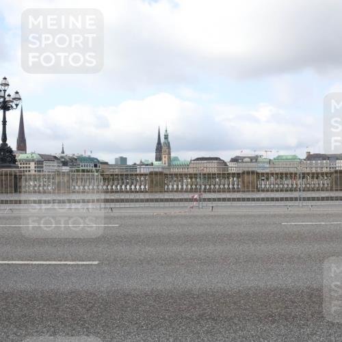 29.06.2025 - hella hamburg halbmarathon Lena Gebhardt http://msf.ph/oto/8432036 29.06.2025 09:00:50 Lombardsbrücke  meine-sportfotos.de