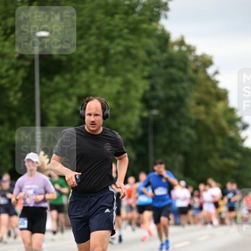 29.06.2025 - hella hamburg halbmarathon Dr. Thomas Lammeyer http://msf.ph/oto/8432040 29.06.2025 10:52:31 Kennedybrücke 1045, 1246, 1434, 1639, 1645, 2148, 2195, 2418, 2627, 2704, 2994, 3049, 3468, 3504, 3933, 4037, 4588, 4856, 4974, 5886, 5952, 6879, 6950, 7412, 7427, 7970, 8077, 8310, 8948, 9018, 9696, 9787, 10075, 10991, 11351 meine-sportfotos.de