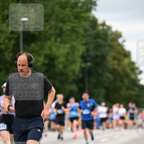 29.06.2025 - hella hamburg halbmarathon Dr. Thomas Lammeyer http://msf.ph/oto/8432056 29.06.2025 10:52:32 Kennedybrücke 1045, 1246, 1434, 1639, 1645, 2148, 2195, 2418, 2627, 2704, 2994, 3049, 3468, 3504, 3933, 4037, 4588, 4856, 5886, 5952, 6950, 7412, 7427, 7970, 8077, 8310, 8948, 9018, 9696, 9787, 10075, 10991, 11351 meine-sportfotos.de