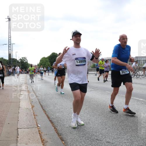 29.06.2025 - hella hamburg halbmarathon Lena Gebhardt http://msf.ph/oto/8432058 29.06.2025 10:44:19 Lombardsbrücke 4031, 13809, 1246, 3596, 1026, 1095, 1306, 1345, 1459, 1519, 1802, 1804, 2073, 2186, 2343, 2610, 2692, 3065, 3288, 3506, 3596, 4496, 4627, 4636, 4898, 5001, 5127, 5293, 5647, 5649, 5730, 5731, 5902, 5905, 6002, 6895, 7216, 7326, 7610, 7818, 7842, 8272, 8591, 8763, 8870, 8957, 9073, 9510, 9536, 9879, 10006, 10223, 10303, 10304, 10416, 11825, 11955, 12322, 12409, 12803, 12995, 13262, 13288, 13330, 13390, 13906, 14091, 14123, 14350, 14654, 14971 meine-sportfotos.de
