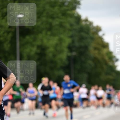 29.06.2025 - hella hamburg halbmarathon Dr. Thomas Lammeyer http://msf.ph/oto/8432082 29.06.2025 10:52:32 Kennedybrücke 1045, 1246, 1434, 1639, 1645, 2148, 2195, 2418, 2627, 2704, 2994, 3049, 3468, 3504, 3933, 4037, 4588, 4856, 5886, 5952, 6950, 7412, 7427, 7970, 8077, 8310, 8948, 9018, 9696, 9787, 10075, 10991, 11351 meine-sportfotos.de