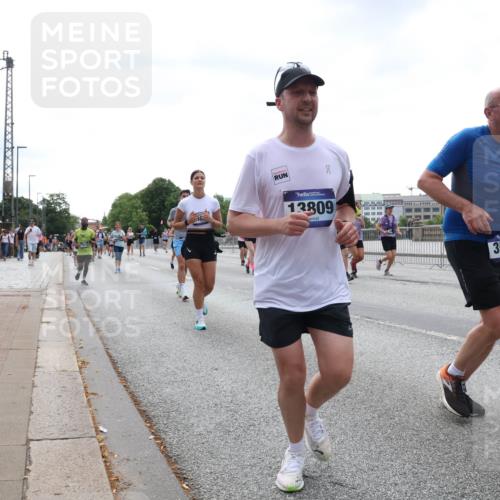 29.06.2025 - hella hamburg halbmarathon Lena Gebhardt http://msf.ph/oto/8432089 29.06.2025 10:44:19 Lombardsbrücke 13809, 3596, 1026, 1095, 1306, 1345, 1459, 1519, 1802, 1804, 2073, 2186, 2343, 2610, 2692, 3065, 3288, 3506, 3596, 4496, 4627, 4636, 4898, 5001, 5127, 5293, 5647, 5649, 5730, 5731, 5902, 5905, 6002, 6895, 7216, 7326, 7610, 7818, 7842, 8272, 8591, 8763, 8870, 8957, 9073, 9510, 9536, 9879, 10006, 10223, 10303, 10304, 10416, 11825, 11955, 12322, 12409, 12803, 12995, 13262, 13288, 13330, 13390, 13906, 14091, 14123, 14350, 14654, 14971 meine-sportfotos.de