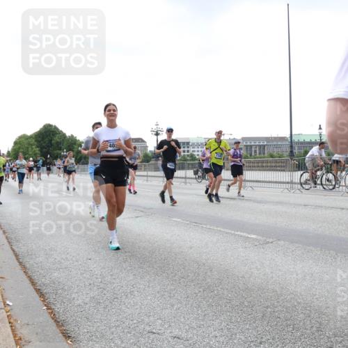 29.06.2025 - hella hamburg halbmarathon Lena Gebhardt http://msf.ph/oto/8432124 29.06.2025 10:44:20 Lombardsbrücke 40, 2343, 1026, 1095, 1306, 1345, 1459, 1519, 1802, 1804, 2073, 2186, 2343, 2610, 2692, 3065, 3288, 3506, 3596, 4496, 4627, 4636, 4898, 5001, 5127, 5647, 5649, 5730, 5731, 5902, 5905, 6002, 6895, 7216, 7326, 7610, 7818, 7842, 8272, 8591, 8763, 8870, 8957, 9073, 9510, 9536, 9879, 10006, 10223, 10303, 10304, 10416, 11825, 11955, 12322, 12409, 12803, 12995, 13262, 13288, 13330, 13390, 13906, 14091, 14123, 14350, 14654, 14971, 18454, 18459 meine-sportfotos.de