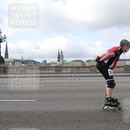29.06.2025 - hella hamburg halbmarathon Lena Gebhardt http://msf.ph/oto/8432155 29.06.2025 09:00:51 Lombardsbrücke  meine-sportfotos.de