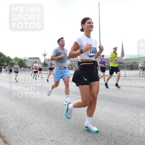 29.06.2025 - hella hamburg halbmarathon Lena Gebhardt http://msf.ph/oto/8432208 29.06.2025 10:44:21 Lombardsbrücke 1519, 7818, 14031, 1026, 1095, 1306, 1345, 1459, 1519, 1802, 1804, 2073, 2186, 2343, 2610, 2692, 3065, 3506, 3596, 4496, 4627, 4636, 4898, 4968, 5001, 5127, 5355, 5647, 5649, 5730, 5731, 5902, 5905, 6002, 6895, 7216, 7326, 7610, 7818, 7842, 8272, 8591, 8763, 8870, 8957, 9073, 9397, 9510, 9536, 9879, 10006, 10223, 10303, 10304, 10416, 11825, 11955, 12322, 12409, 12803, 12995, 13262, 13288, 13330, 13390, 13906, 14091, 14123, 14350, 14654, 14971, 18454, 18459 meine-sportfotos.de