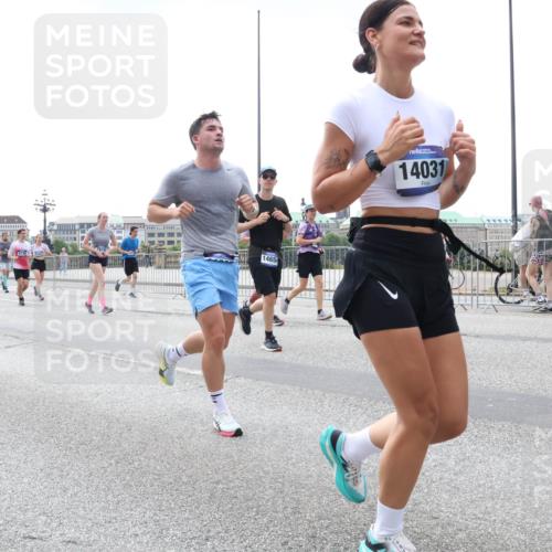 29.06.2025 - hella hamburg halbmarathon Lena Gebhardt http://msf.ph/oto/8432240 29.06.2025 10:44:21 Lombardsbrücke 14654, 14031, 1026, 1095, 1306, 1345, 1459, 1519, 1802, 1804, 2073, 2186, 2343, 2610, 2692, 3065, 3506, 3596, 4496, 4627, 4636, 4898, 4968, 5001, 5127, 5355, 5647, 5649, 5730, 5731, 5902, 5905, 6002, 6895, 7216, 7326, 7610, 7818, 7842, 8272, 8591, 8763, 8870, 8957, 9073, 9397, 9510, 9536, 9879, 10006, 10223, 10303, 10304, 10416, 11825, 11955, 12322, 12409, 12803, 12995, 13262, 13288, 13330, 13390, 13906, 14091, 14123, 14350, 14654, 14971, 18454, 18459 meine-sportfotos.de
