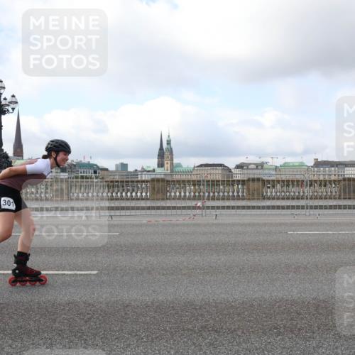 29.06.2025 - hella hamburg halbmarathon Lena Gebhardt http://msf.ph/oto/8432244 29.06.2025 09:00:52 Lombardsbrücke 301 meine-sportfotos.de