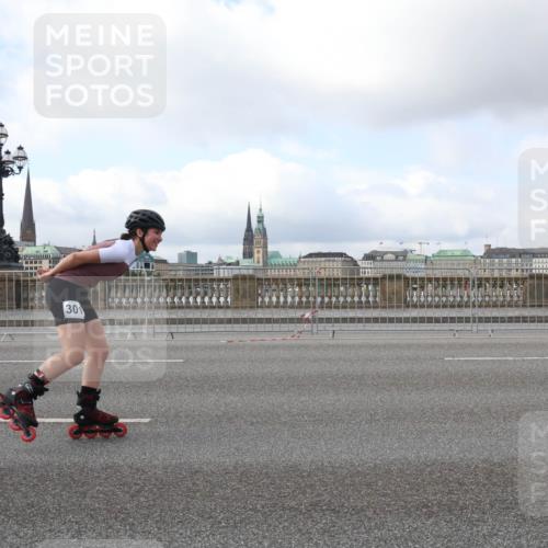 29.06.2025 - hella hamburg halbmarathon Lena Gebhardt http://msf.ph/oto/8432260 29.06.2025 09:00:52 Lombardsbrücke 301 meine-sportfotos.de