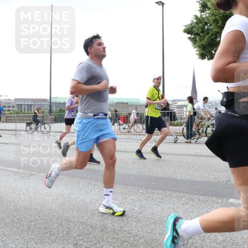 29.06.2025 - hella hamburg halbmarathon Lena Gebhardt http://msf.ph/oto/8432265 29.06.2025 10:44:21 Lombardsbrücke 12445, 1026, 1095, 1306, 1345, 1459, 1519, 1802, 1804, 2073, 2186, 2343, 2610, 2692, 3065, 3506, 3596, 4496, 4627, 4636, 4898, 4968, 5001, 5127, 5355, 5647, 5649, 5730, 5731, 5902, 5905, 6002, 6895, 7216, 7326, 7610, 7818, 7842, 8272, 8591, 8763, 8870, 8957, 9073, 9397, 9510, 9536, 9879, 10006, 10223, 10303, 10304, 10416, 11825, 11955, 12322, 12409, 12803, 12995, 13262, 13288, 13330, 13390, 13906, 14091, 14123, 14350, 14654, 14971, 18454, 18459 meine-sportfotos.de