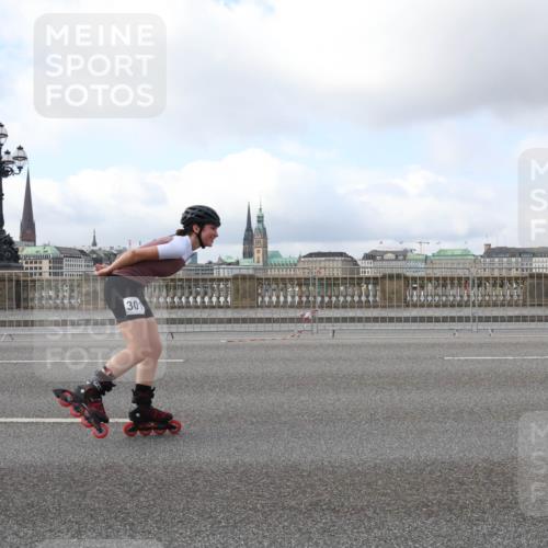 29.06.2025 - hella hamburg halbmarathon Lena Gebhardt http://msf.ph/oto/8432271 29.06.2025 09:00:52 Lombardsbrücke 30 meine-sportfotos.de