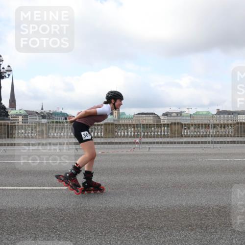 29.06.2025 - hella hamburg halbmarathon Lena Gebhardt http://msf.ph/oto/8432285 29.06.2025 09:00:52 Lombardsbrücke 30 meine-sportfotos.de