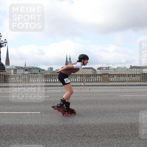 29.06.2025 - hella hamburg halbmarathon Lena Gebhardt http://msf.ph/oto/8432300 29.06.2025 09:00:52 Lombardsbrücke 301 meine-sportfotos.de