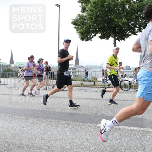 29.06.2025 - hella hamburg halbmarathon Lena Gebhardt http://msf.ph/oto/8432308 29.06.2025 10:44:22 Lombardsbrücke 7619, 1465, 1026, 1095, 1306, 1345, 1459, 1519, 1802, 1804, 2186, 2343, 2610, 2692, 3065, 3506, 3596, 4215, 4496, 4627, 4636, 4898, 4968, 5001, 5127, 5355, 5647, 5649, 5730, 5731, 5902, 5905, 6002, 6895, 7216, 7326, 7610, 7818, 7842, 8272, 8591, 8763, 8870, 8957, 9073, 9397, 9510, 9536, 9879, 10006, 10223, 10303, 10304, 10416, 11825, 11955, 12322, 12409, 12803, 12995, 13262, 13288, 13330, 13390, 13906, 14091, 14123, 14350, 14654, 14971, 18454, 18459 meine-sportfotos.de
