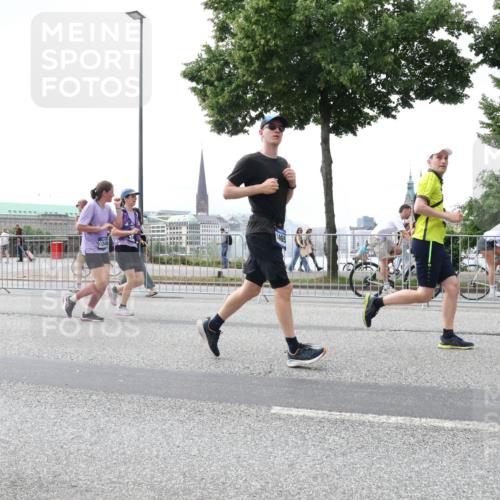 29.06.2025 - hella hamburg halbmarathon Lena Gebhardt http://msf.ph/oto/8432332 29.06.2025 10:44:22 Lombardsbrücke 1245, 1026, 1095, 1306, 1345, 1459, 1519, 1802, 1804, 2186, 2343, 2610, 2692, 3065, 3506, 3596, 4215, 4496, 4627, 4636, 4898, 4968, 5001, 5127, 5355, 5647, 5649, 5730, 5731, 5902, 5905, 6002, 6895, 7216, 7326, 7610, 7818, 7842, 8272, 8591, 8763, 8870, 8957, 9073, 9397, 9510, 9536, 9879, 10006, 10223, 10303, 10304, 10416, 11825, 11955, 12322, 12409, 12803, 12995, 13262, 13288, 13330, 13390, 13906, 14091, 14123, 14350, 14654, 14971, 18454, 18459 meine-sportfotos.de