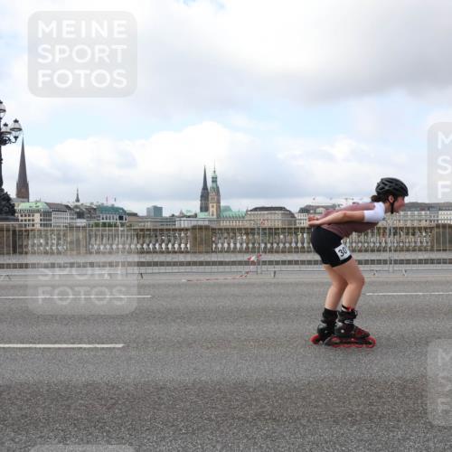 29.06.2025 - hella hamburg halbmarathon Lena Gebhardt http://msf.ph/oto/8432340 29.06.2025 09:00:53 Lombardsbrücke 30 meine-sportfotos.de
