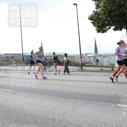 29.06.2025 - hella hamburg halbmarathon Lena Gebhardt http://msf.ph/oto/8432424 29.06.2025 10:44:23 Lombardsbrücke 7610, 1095, 1306, 1345, 1459, 1519, 1802, 1804, 2186, 2343, 2610, 2692, 3065, 3506, 3596, 4215, 4496, 4627, 4636, 4898, 4968, 5001, 5127, 5355, 5647, 5649, 5730, 5731, 5902, 5905, 6002, 6895, 7216, 7326, 7610, 7818, 7842, 8272, 8591, 8763, 8870, 8957, 9073, 9397, 9510, 9536, 9879, 10006, 10223, 10303, 10304, 10416, 11825, 11955, 12322, 12409, 12803, 12995, 13262, 13288, 13330, 13390, 13906, 14091, 14123, 14350, 14654, 14971, 18454, 18459 meine-sportfotos.de