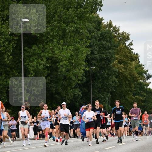 29.06.2025 - hella hamburg halbmarathon Dr. Thomas Lammeyer http://msf.ph/oto/8432429 29.06.2025 10:52:39 Kennedybrücke 1045, 1246, 1463, 1639, 1645, 2148, 2627, 2704, 2994, 3049, 3077, 3468, 3504, 3933, 4037, 4588, 4856, 5714, 5886, 5952, 6950, 7412, 7427, 7970, 8077, 8310, 8948, 9696, 9775, 9787, 10366, 10991, 11351 meine-sportfotos.de