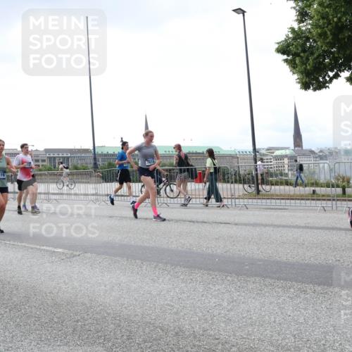 29.06.2025 - hella hamburg halbmarathon Lena Gebhardt http://msf.ph/oto/8432440 29.06.2025 10:44:23 Lombardsbrücke 18, 1519, 7610, 1095, 1306, 1345, 1459, 1519, 1802, 1804, 2186, 2343, 2610, 2692, 3065, 3506, 3596, 4215, 4496, 4627, 4636, 4898, 4968, 5001, 5127, 5355, 5647, 5649, 5730, 5731, 5902, 5905, 6002, 6895, 7216, 7326, 7610, 7818, 7842, 8272, 8591, 8763, 8870, 8957, 9073, 9397, 9510, 9536, 9879, 10006, 10223, 10303, 10304, 10416, 11825, 11955, 12322, 12409, 12803, 12995, 13262, 13288, 13330, 13390, 13906, 14091, 14123, 14350, 14654, 14971, 18454, 18459 meine-sportfotos.de