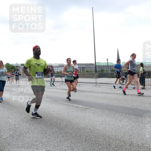 29.06.2025 - hella hamburg halbmarathon Lena Gebhardt http://msf.ph/oto/8432465 29.06.2025 10:44:24 Lombardsbrücke 12803, 17844, 7842, 7818, 1519, 1095, 1345, 1519, 1802, 1804, 2186, 2343, 2610, 2692, 3065, 3506, 3596, 4215, 4496, 4627, 4636, 4898, 4968, 5001, 5127, 5355, 5647, 5649, 5730, 5731, 5902, 5905, 6002, 7216, 7326, 7610, 7818, 7842, 8272, 8591, 8763, 8870, 8957, 9073, 9397, 9510, 9536, 9879, 10006, 10223, 10303, 10304, 10416, 11825, 11955, 12322, 12409, 12803, 12995, 13262, 13288, 13330, 13390, 13906, 14091, 14123, 14350, 14654, 14681, 14971, 18454, 18459 meine-sportfotos.de