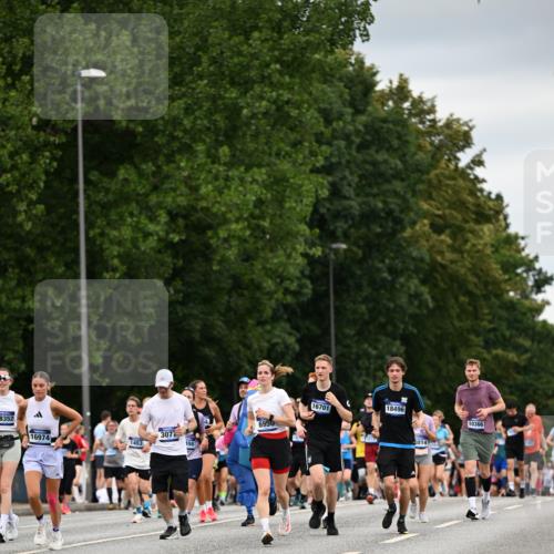 29.06.2025 - hella hamburg halbmarathon Dr. Thomas Lammeyer http://msf.ph/oto/8432507 29.06.2025 10:52:41 Kennedybrücke 1045, 1246, 1463, 1639, 1645, 1720, 2148, 2627, 2704, 3049, 3077, 3215, 3504, 3933, 4037, 4856, 5714, 5886, 5952, 6950, 7412, 7427, 7970, 8077, 8310, 8948, 9696, 9775, 9787, 10366, 10991, 11351 meine-sportfotos.de