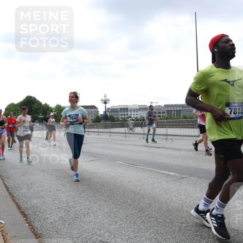 29.06.2025 - hella hamburg halbmarathon Lena Gebhardt http://msf.ph/oto/8432542 29.06.2025 10:44:25 Lombardsbrücke 7818, 1519, 7842, 1345, 1519, 1802, 1804, 2186, 2343, 2610, 2674, 2692, 3065, 3506, 3596, 4215, 4496, 4636, 4898, 4968, 5001, 5127, 5355, 5647, 5649, 5730, 5731, 5902, 5905, 6002, 7216, 7326, 7610, 7818, 7842, 8272, 8591, 8763, 8870, 8957, 9073, 9331, 9333, 9397, 9510, 9536, 9879, 10006, 10223, 10303, 10304, 10416, 11825, 11955, 12322, 12409, 12803, 12995, 13262, 13288, 13330, 13390, 13906, 14091, 14123, 14350, 14654, 14681, 14971, 18454, 18459 meine-sportfotos.de