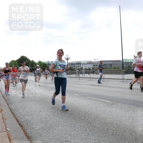 29.06.2025 - hella hamburg halbmarathon Lena Gebhardt http://msf.ph/oto/8432578 29.06.2025 10:44:25 Lombardsbrücke 272, 17844, 7842, 1345, 1519, 1802, 1804, 2186, 2343, 2610, 2674, 2692, 3065, 3506, 3596, 4215, 4496, 4636, 4898, 4968, 5001, 5127, 5355, 5647, 5649, 5730, 5731, 5902, 5905, 6002, 7216, 7326, 7610, 7818, 7842, 8272, 8591, 8763, 8870, 8957, 9073, 9331, 9333, 9397, 9510, 9536, 9879, 10006, 10223, 10303, 10304, 10416, 11825, 11955, 12322, 12409, 12803, 12995, 13262, 13288, 13330, 13390, 13906, 14091, 14123, 14350, 14654, 14681, 14971, 18454, 18459 meine-sportfotos.de