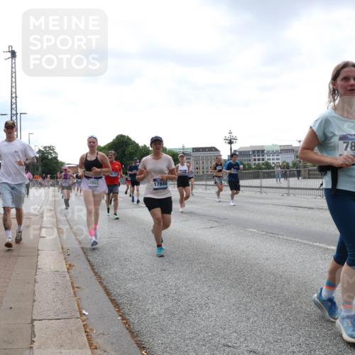 29.06.2025 - hella hamburg halbmarathon Lena Gebhardt http://msf.ph/oto/8432673 29.06.2025 10:44:26 Lombardsbrücke 12803, 8272, 17844, 7842, 1345, 1519, 1802, 1804, 2186, 2343, 2610, 2674, 2692, 3065, 3506, 3596, 4215, 4496, 4636, 4898, 4968, 5001, 5127, 5355, 5647, 5649, 5730, 5731, 5902, 5905, 6002, 7216, 7326, 7610, 7818, 7842, 8272, 8591, 8763, 8957, 9073, 9331, 9333, 9397, 9510, 9536, 9879, 10006, 10223, 10303, 10304, 10416, 11825, 11955, 12322, 12409, 12803, 12995, 13262, 13288, 13330, 13390, 13906, 14091, 14123, 14350, 14654, 14681, 14971, 18454, 18459 meine-sportfotos.de