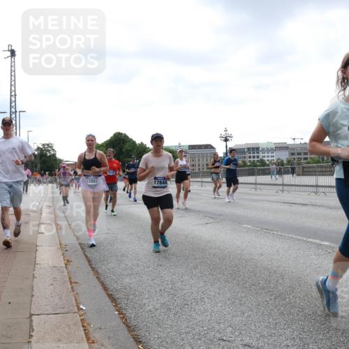 29.06.2025 - hella hamburg halbmarathon Lena Gebhardt http://msf.ph/oto/8432696 29.06.2025 10:44:26 Lombardsbrücke 12803, 8272, 17844, 7842, 1345, 1519, 1802, 1804, 2186, 2343, 2610, 2674, 2692, 3065, 3506, 3596, 4215, 4496, 4636, 4898, 4968, 5001, 5127, 5355, 5647, 5649, 5730, 5731, 5902, 5905, 6002, 7216, 7326, 7610, 7818, 7842, 8272, 8591, 8763, 8957, 9073, 9331, 9333, 9397, 9510, 9536, 9879, 10006, 10223, 10303, 10304, 10416, 11825, 11955, 12322, 12409, 12803, 12995, 13262, 13288, 13330, 13390, 13906, 14091, 14123, 14350, 14654, 14681, 14971, 18454, 18459 meine-sportfotos.de