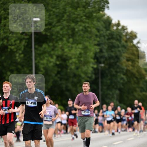 29.06.2025 - hella hamburg halbmarathon Dr. Thomas Lammeyer http://msf.ph/oto/8432710 29.06.2025 10:52:47 Kennedybrücke 1246, 1463, 1639, 1645, 1701, 1720, 2627, 2704, 3049, 3077, 3215, 3933, 4856, 5010, 5714, 5886, 5952, 6950, 7394, 7427, 7970, 8077, 9552, 9691, 9696, 9775, 9787, 10366 meine-sportfotos.de