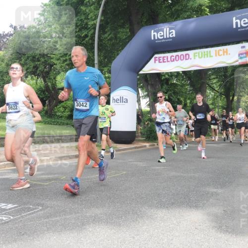 29.06.2025 - hella hamburg halbmarathon KatJ http://msf.ph/oto/8432716 29.06.2025 10:43:21 Zwischen KM18-KM19 3042, 5418, 6591, 6720, 8255, 8393 meine-sportfotos.de