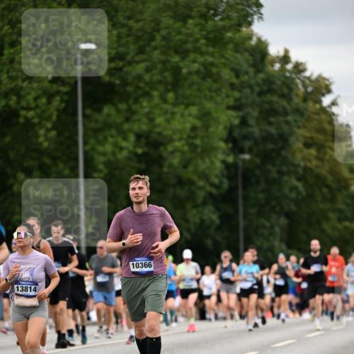 29.06.2025 - hella hamburg halbmarathon Dr. Thomas Lammeyer http://msf.ph/oto/8432763 29.06.2025 10:52:48 Kennedybrücke 1246, 1463, 1639, 1645, 1701, 1720, 2627, 2704, 3049, 3077, 3215, 3933, 4856, 5010, 5714, 5952, 6950, 7394, 7427, 7970, 8077, 9552, 9691, 9696, 9775, 9787, 10366, 10794 meine-sportfotos.de