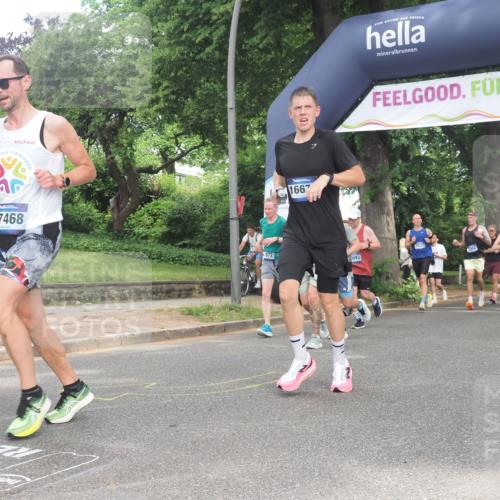 29.06.2025 - hella hamburg halbmarathon KatJ http://msf.ph/oto/8432775 29.06.2025 10:43:23 Zwischen KM18-KM19 1972, 2982, 3042, 4152, 4594, 5418, 7037, 8255, 8393 meine-sportfotos.de