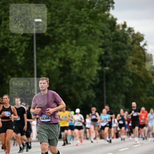 29.06.2025 - hella hamburg halbmarathon Dr. Thomas Lammeyer http://msf.ph/oto/8432778 29.06.2025 10:52:49 Kennedybrücke 1246, 1463, 1639, 1701, 1720, 2627, 2704, 3049, 3077, 3215, 4856, 5010, 5714, 5952, 6950, 7394, 7427, 7970, 8077, 9552, 9691, 9696, 9775, 9787, 10366, 10794 meine-sportfotos.de