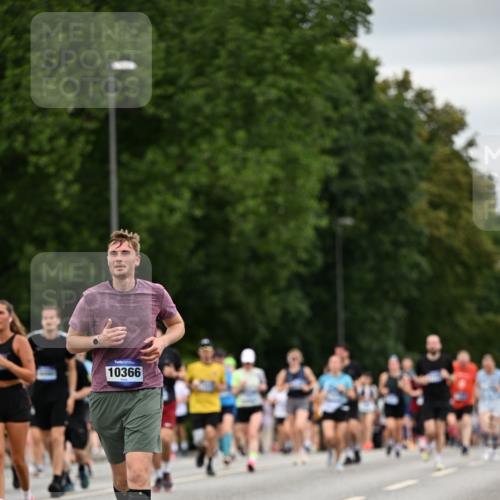 29.06.2025 - hella hamburg halbmarathon Dr. Thomas Lammeyer http://msf.ph/oto/8432791 29.06.2025 10:52:49 Kennedybrücke 1246, 1463, 1639, 1701, 1720, 2627, 2704, 3049, 3077, 3215, 4856, 5010, 5714, 5952, 6950, 7394, 7427, 7970, 8077, 9552, 9691, 9696, 9775, 9787, 10366, 10794 meine-sportfotos.de