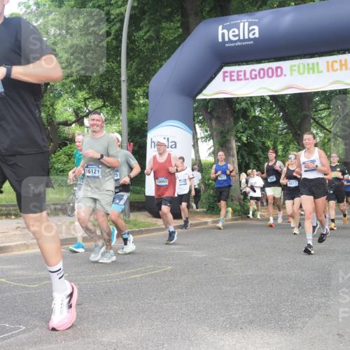 29.06.2025 - hella hamburg halbmarathon KatJ http://msf.ph/oto/8432804 29.06.2025 10:43:24 Zwischen KM18-KM19 1972, 2741, 2982, 2996, 3042, 4152, 4594, 4813, 5418, 7037, 8255, 8393 meine-sportfotos.de