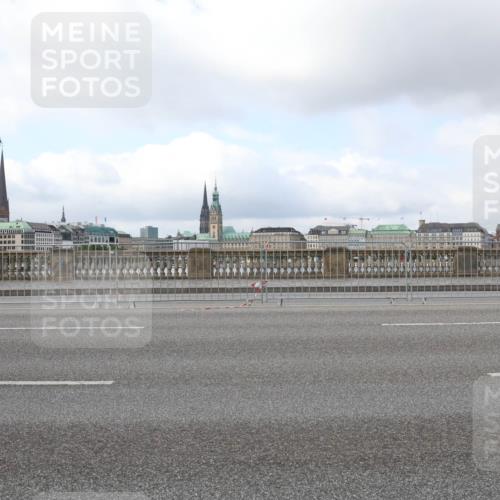 29.06.2025 - hella hamburg halbmarathon Lena Gebhardt http://msf.ph/oto/8432841 29.06.2025 09:01:01 Lombardsbrücke 28 meine-sportfotos.de