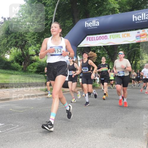 29.06.2025 - hella hamburg halbmarathon KatJ http://msf.ph/oto/8432850 29.06.2025 10:43:25 Zwischen KM18-KM19 1972, 2083, 2741, 2982, 2996, 3042, 4152, 4594, 4813, 5418, 7037, 8255 meine-sportfotos.de
