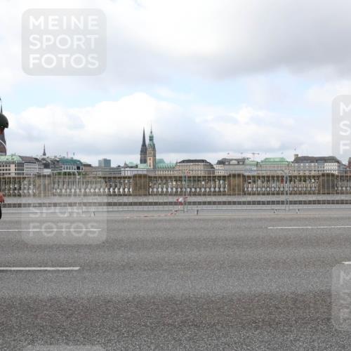 29.06.2025 - hella hamburg halbmarathon Lena Gebhardt http://msf.ph/oto/8432862 29.06.2025 09:01:01 Lombardsbrücke 28 meine-sportfotos.de
