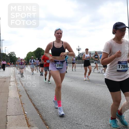 29.06.2025 - hella hamburg halbmarathon Lena Gebhardt http://msf.ph/oto/8432870 29.06.2025 10:44:27 Lombardsbrücke 8272, 12803, 17844, 1345, 1519, 1802, 1804, 2186, 2343, 2610, 2674, 2692, 3065, 3506, 3596, 4215, 4496, 4636, 4898, 4968, 5001, 5127, 5355, 5647, 5649, 5730, 5731, 5902, 5905, 6002, 7216, 7326, 7610, 7818, 7842, 8272, 8591, 8763, 8957, 9073, 9331, 9333, 9397, 9510, 9536, 9879, 10006, 10223, 10303, 10304, 10416, 11825, 11955, 12322, 12409, 12803, 12995, 13262, 13288, 13330, 13390, 13906, 14091, 14123, 14350, 14654, 14681, 14971, 18454, 18459 meine-sportfotos.de