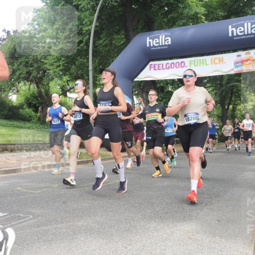 29.06.2025 - hella hamburg halbmarathon KatJ http://msf.ph/oto/8432872 29.06.2025 10:43:26 Zwischen KM18-KM19 1972, 2083, 2741, 2982, 2996, 3042, 4152, 4594, 4813, 5418, 7037, 8255 meine-sportfotos.de