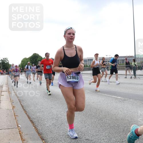 29.06.2025 - hella hamburg halbmarathon Lena Gebhardt http://msf.ph/oto/8432886 29.06.2025 10:44:27 Lombardsbrücke 8272, 12803, 178, 1345, 1519, 1802, 1804, 2186, 2343, 2610, 2674, 2692, 3065, 3506, 3596, 4215, 4496, 4636, 4898, 4968, 5001, 5127, 5355, 5647, 5649, 5730, 5731, 5902, 5905, 6002, 7216, 7326, 7610, 7818, 7842, 8272, 8591, 8763, 8957, 9073, 9331, 9333, 9397, 9510, 9536, 9879, 10006, 10223, 10303, 10304, 10416, 11825, 11955, 12322, 12409, 12803, 12995, 13262, 13288, 13330, 13390, 13906, 14091, 14123, 14350, 14654, 14681, 14971, 18454, 18459 meine-sportfotos.de